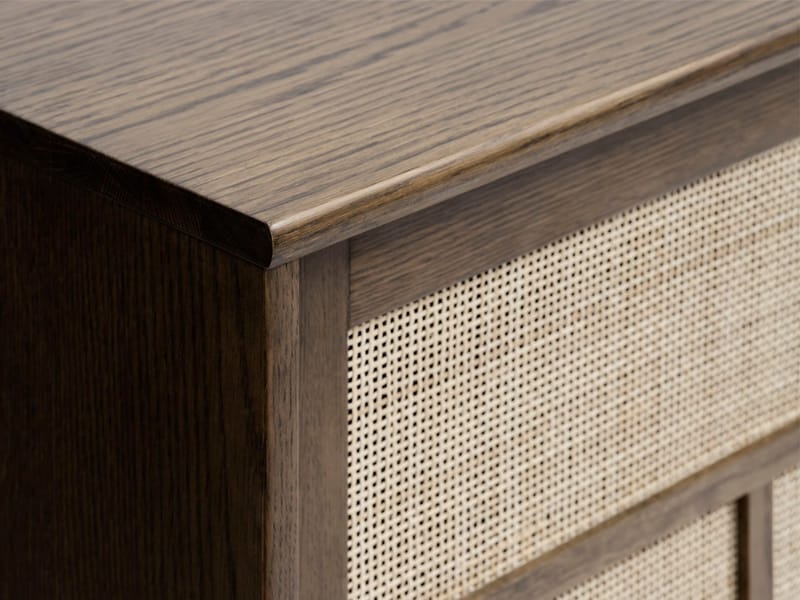 Yuma skänk i smoked oak med rotting detaljer, skjutdörrar - Smoked oak - Products - Förvaring - Förvaringsmöbler - Sideboard & skänk