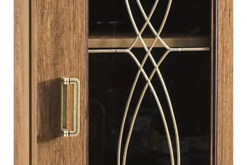 Tadeusz Lågt Vitrinskåp 44 cm djup 140 cm bred 110 cm hög Trä - Brun - Products - Förvaring - Skåp - Vitrinskåp