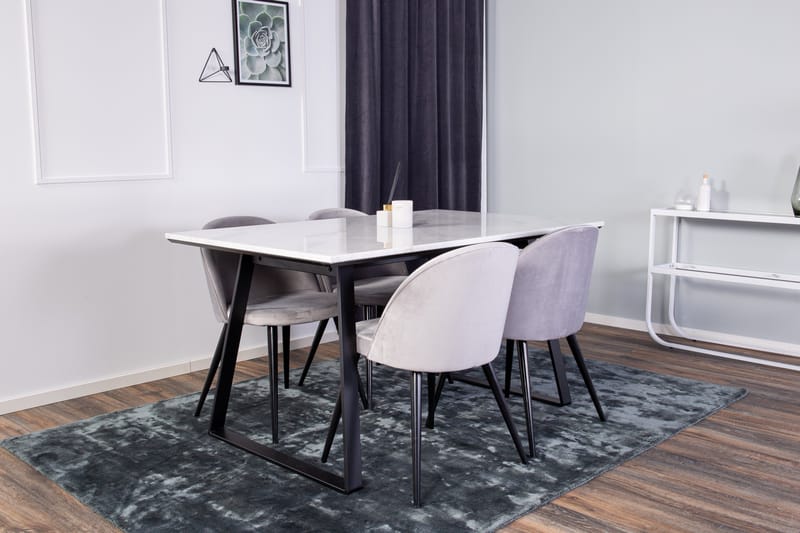 Estelle Matgrupp 140 cm Rektangulär med 4 Velvet stolar - Svart - Products - Möbler - Bord & matgrupp - Matgrupp