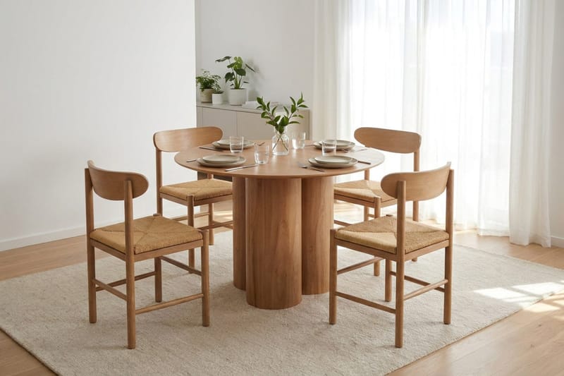 Juno Matgrupp runt 110 cm Ek med 4 Malte Matstolar - Products - Möbler - Bord & matgrupp - Matgrupp