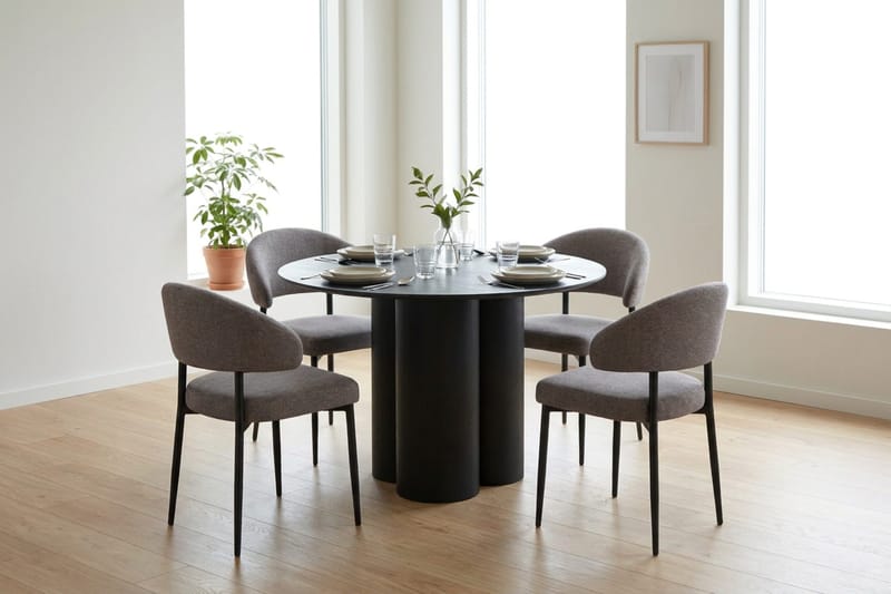 Juno Matgrupp runt 110 cm Svart med 4 Sawako Matstolar - Svart - Products - Möbler - Bord & matgrupp - Matgrupp