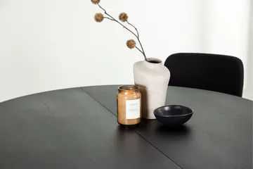 Matilda Matgrupp 130 cm Rund med 4 Yesterday Stolar - Svart - Products - Möbler - Bord & matgrupp - Matgrupp