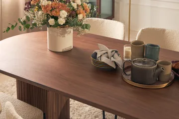 Noira Matbord 220 cm Massiv Valnöt med 6st Gemmiano Matstol - Brun / Teddy / Trä - Products - Möbler - Bord & matgrupp - Matgrupp