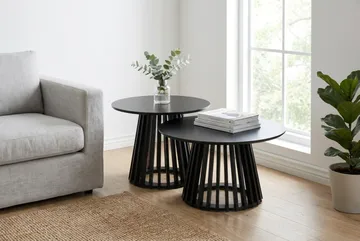 Peyra Soffbord Runt 86 cm Fanér - Svartlaserad ek - Products - Möbler - Bord & matgrupp - Soffbord