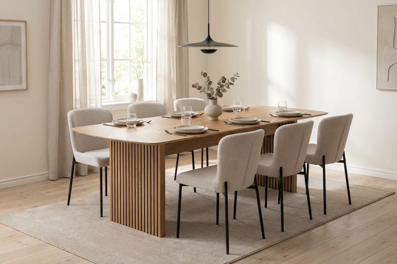 Richeto Matgrupp Ek 240 cm med 6 Elsie Matstolar - Ek/Vit - Products - Möbler - Bord & matgrupp - Matgrupp