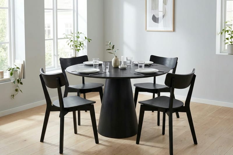 Siena Matgrupp 110 cm runt i Svart med 4 Amelia Matstolar - Svart - Products - Möbler - Bord & matgrupp - Matgrupp