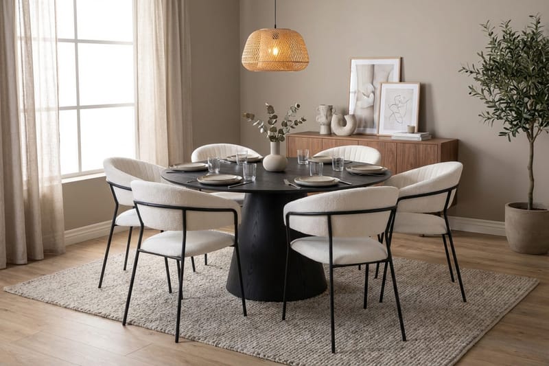 Siena Matgrupp runt 130 cm Svart med 6 Karol Matstolar - Svart - Products - Möbler - Bord & matgrupp - Matgrupp