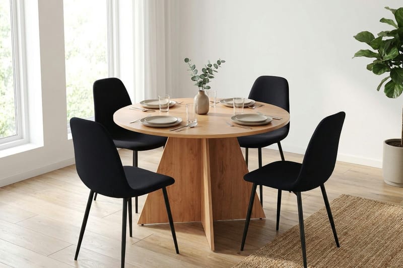 Vera Matgrupp runt 110 cm Ek med 4 Nibe Matstolar - Ek - Products - Möbler - Bord & matgrupp - Matgrupp