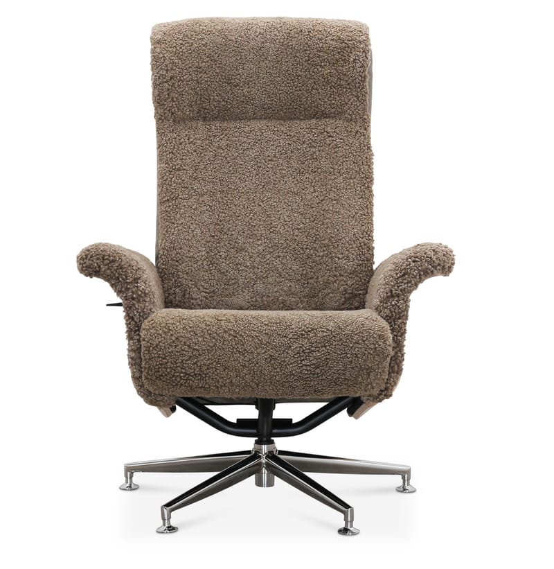 Fåtölj i fårskinn med fotpall - Ek/ljusbeige fårskinn - Ulla - Ljusbeige - Products - Möbler - Fåtölj & stolar - Fåtölj - Biofåtölj & reclinerfåtölj