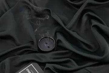 Evelyn Gardin 90x135 cm - Svart - Products - Textil & mattor - Gardiner - Gardinlängder - Kanallängd