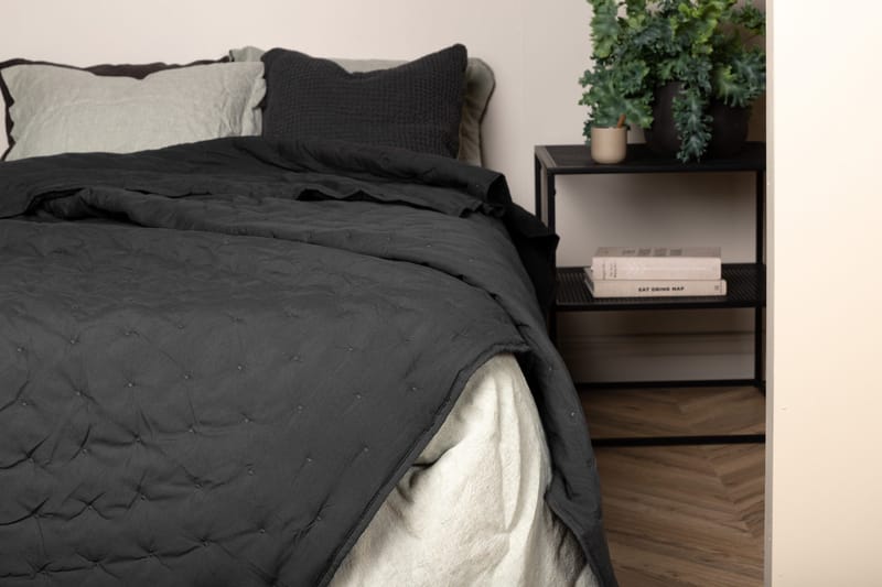 Sally Överkast 260x260 cm - Antracit - Products - Textil & mattor - Sängkläder - Överkast - Överkast dubbelsäng