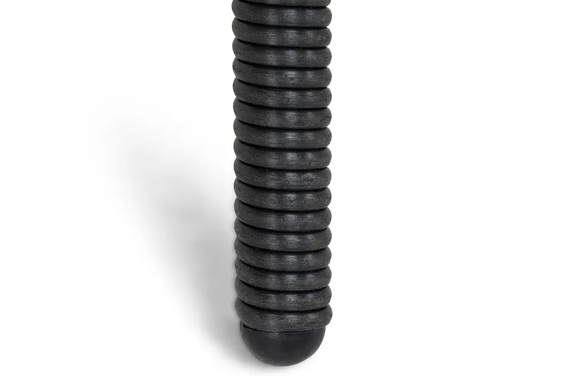 Marcus Stort Runt Matbord Utomhus 140 cm – Utebord i konstrotting med glasskiva för Uteplats och Trädgård - Svart - Products - Utemöbler & utemiljö - Utebord & trädgårdsbord - Matbord utomhus