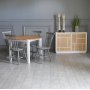 Dalsland spisegruppe: Rundt bord i Eg/Hvid med 4 gr Cane stole